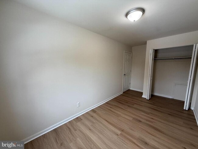 Building Photo - 405 Olde Greenwich Cir