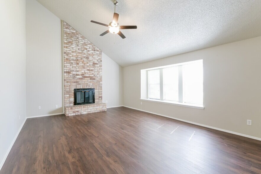 Building Photo - 25302 Hollybush Ln