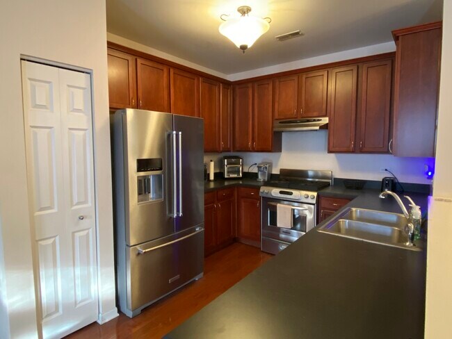 Building Photo - 1587 Millbrook Dr