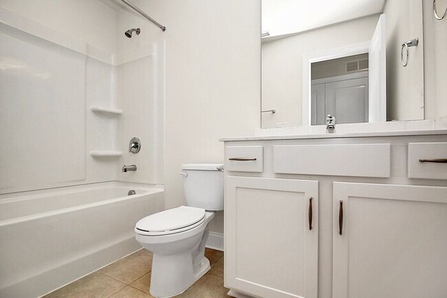 Building Photo - Stunning 3BD/2.5BA Townhome Minutes from Historic Belmont!