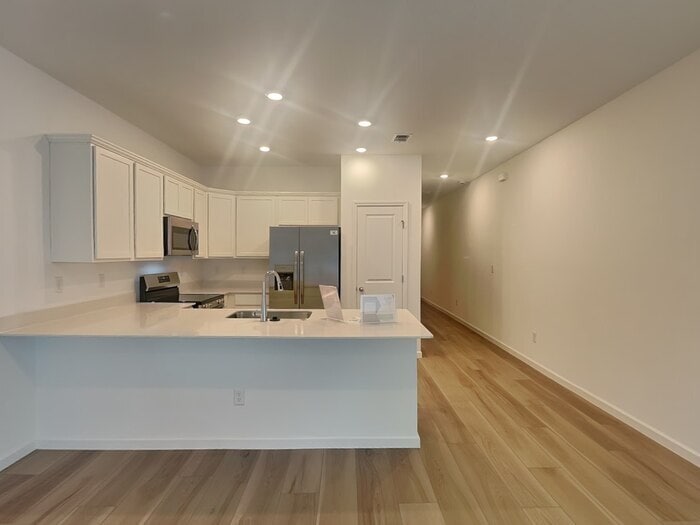 Building Photo - 654 Holly Lks Dr