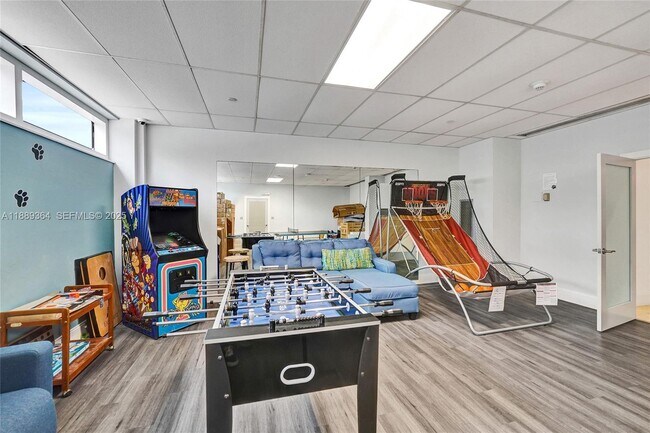 Building Photo - 209 N Fort Lauderdale Beach Blvd