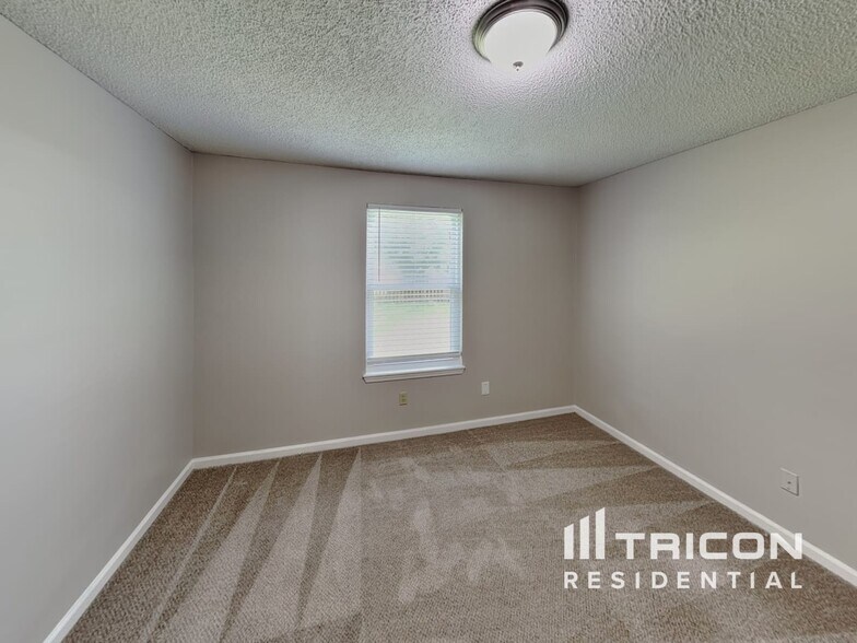 Building Photo - 1850 Yukon Ct