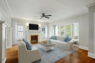 Building Photo - Rare 2 bedroom Lower