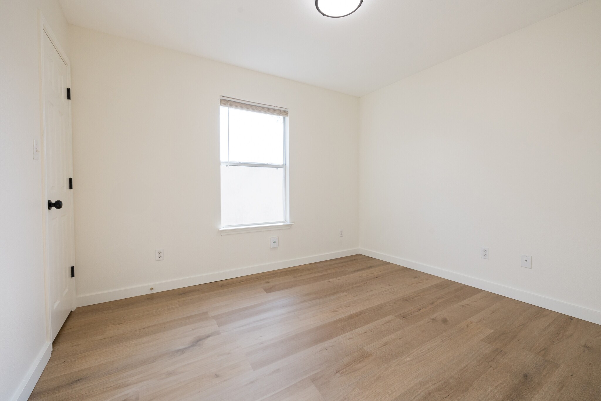 Building Photo - 2210 Holly St