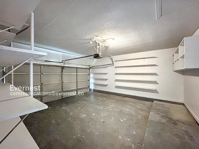 Building Photo - 692 Walnut Valley Ln