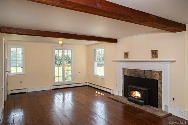 Building Photo - 332 Quaker Hill Rd