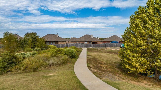 Building Photo - 110 Vienne Pl