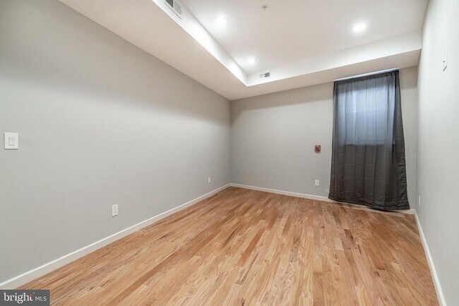 Building Photo - 2045 N College Ave