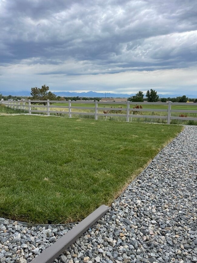 Building Photo - Beautiful & Desirable Golf Course Community!