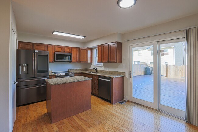 Building Photo - 14 Luffing Ct