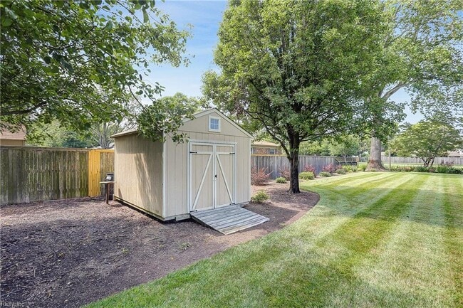 Building Photo - 949 General Beauregard Dr