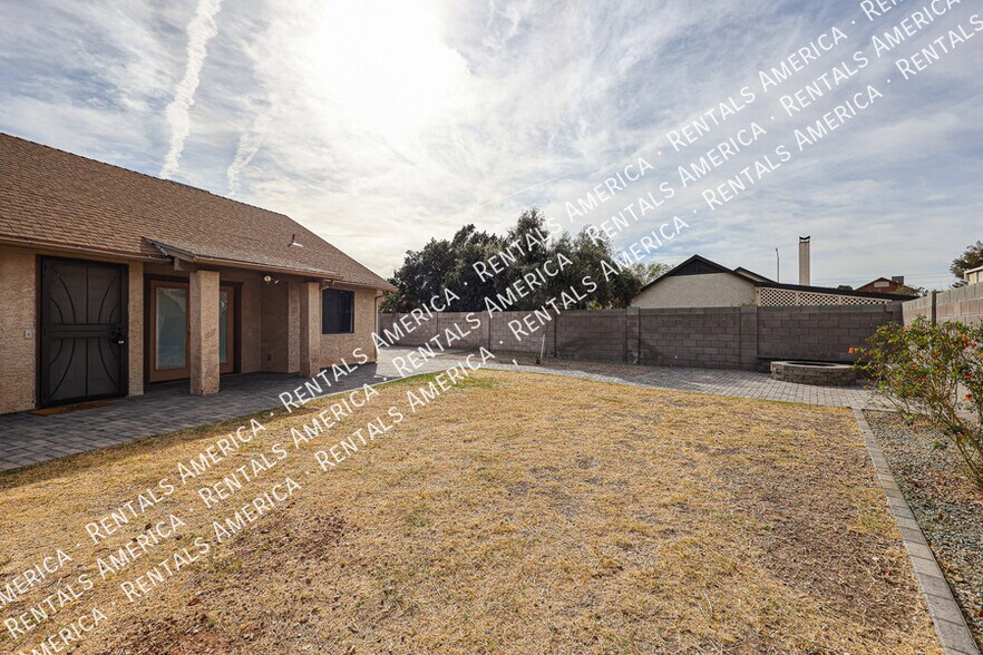 Building Photo - 1631 E Javelina Cir