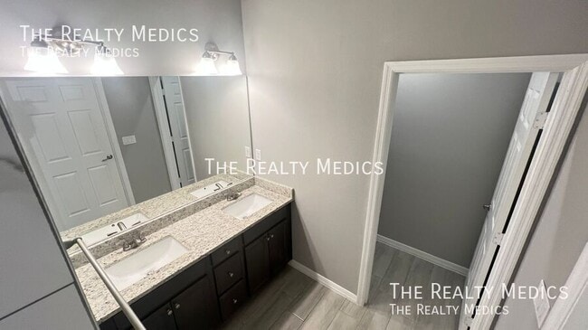 Building Photo - 1682 Waneta St SE