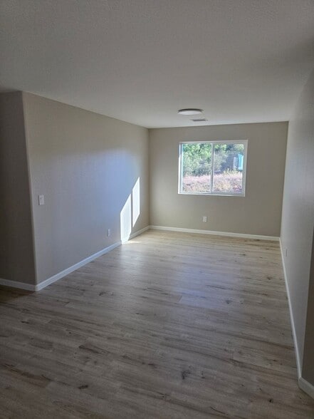 Building Photo - 1812 N Rose Quartz Dr