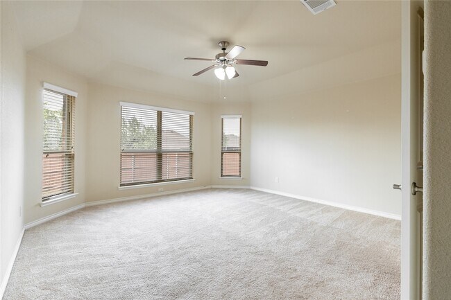 Building Photo - 1112 Hiddencreek Dr