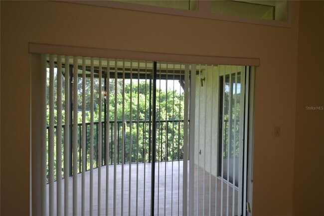 Building Photo - 226 Woodlake Wynde