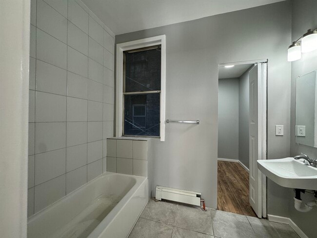 Building Photo - 1513 Summit Ave