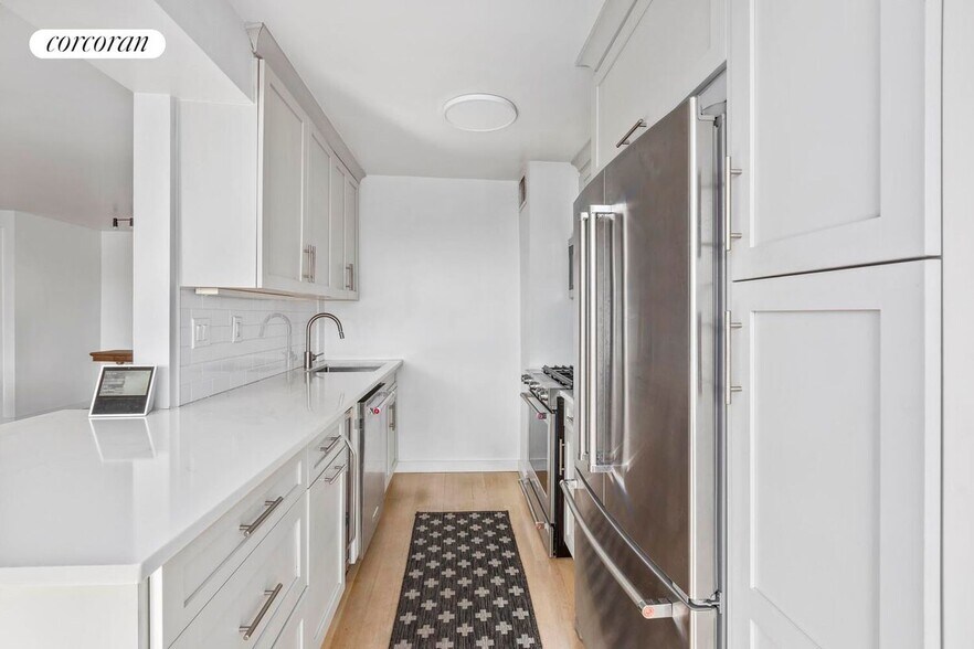 Building Photo - 333 E 14th St