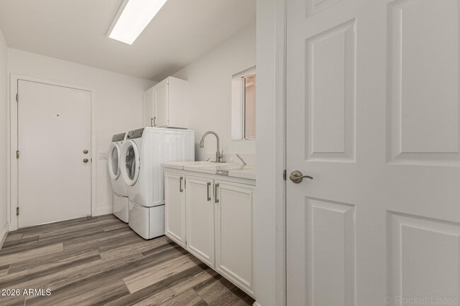 Building Photo - 14506 W Huron Dr