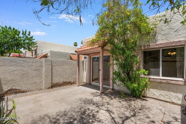 Building Photo - 7842 E Rovey Ave