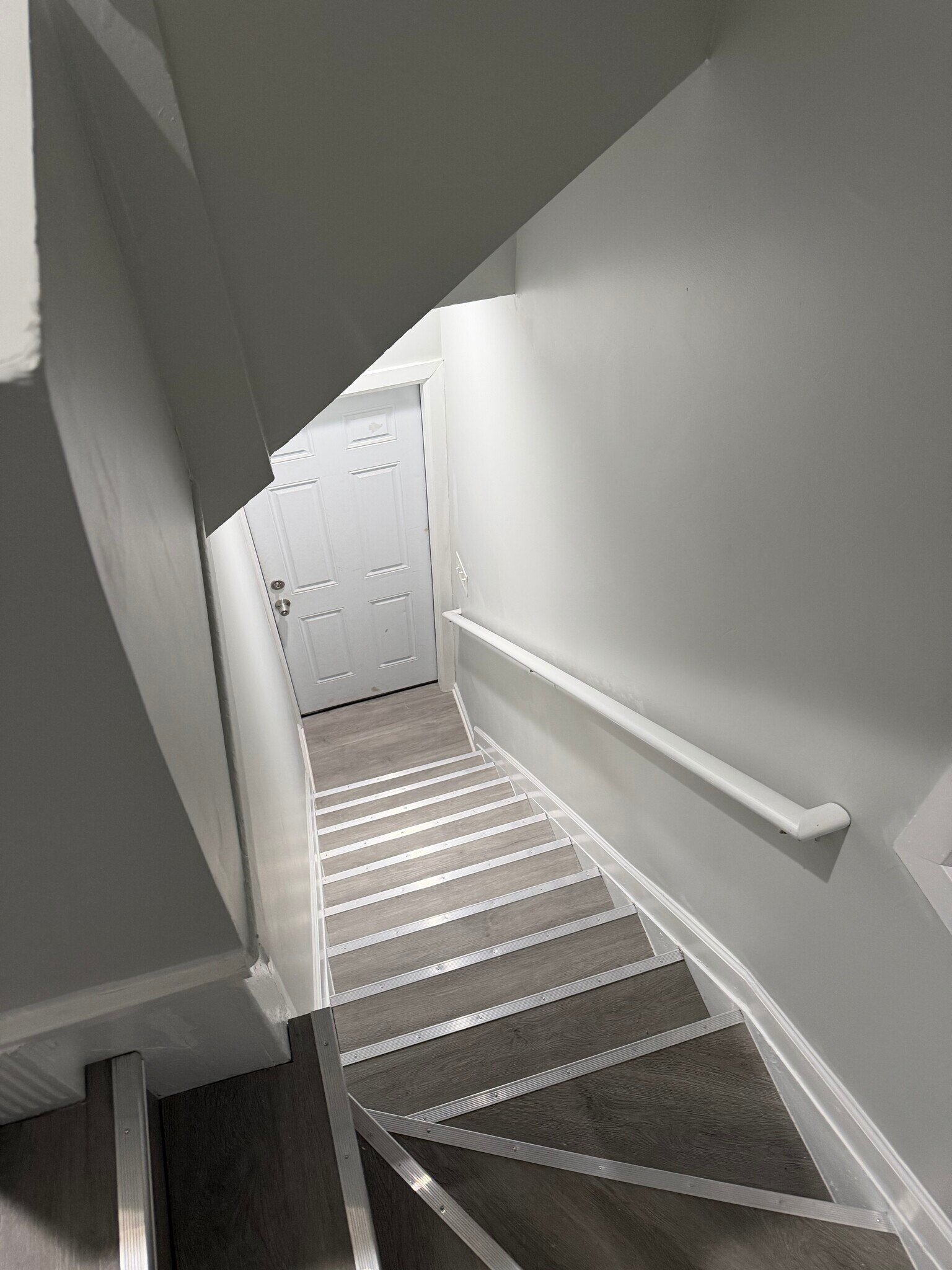 Building Photo - 230 N Maple Ave