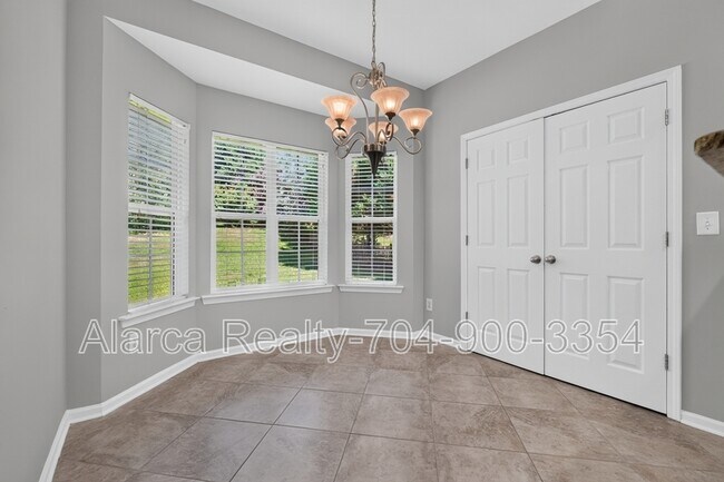 Building Photo - 2041 White Cedar Ln