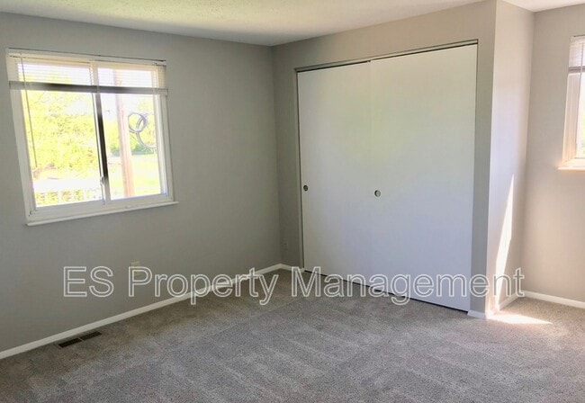 Building Photo - 6516 Zionsville Rd
