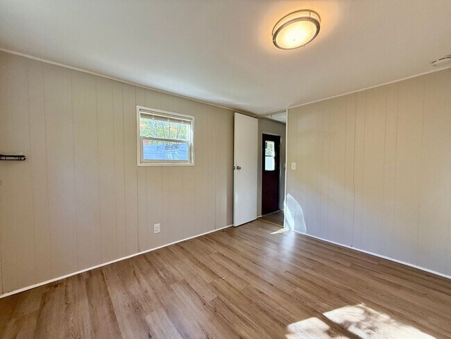 Building Photo - Updated Home in Laurel Lakes NJ FOR RENT $1350