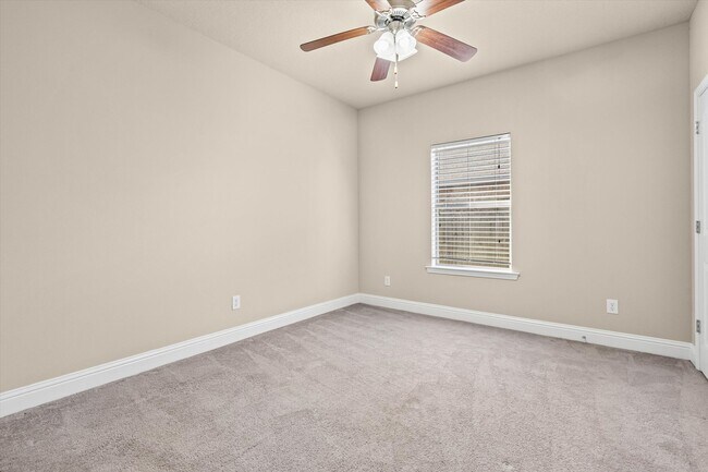 Building Photo - 10421 Fionn Loop
