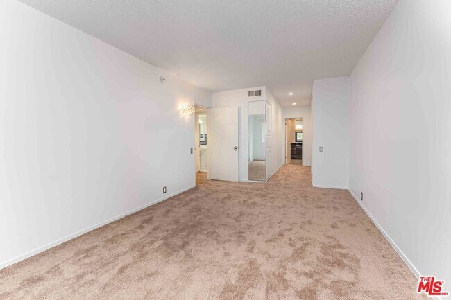 Building Photo - 3166 S Sepulveda Blvd