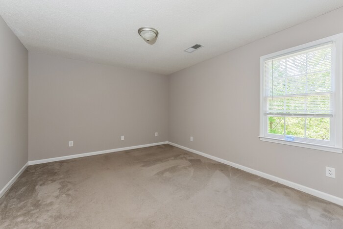 Building Photo - 139 Kentwood Ln