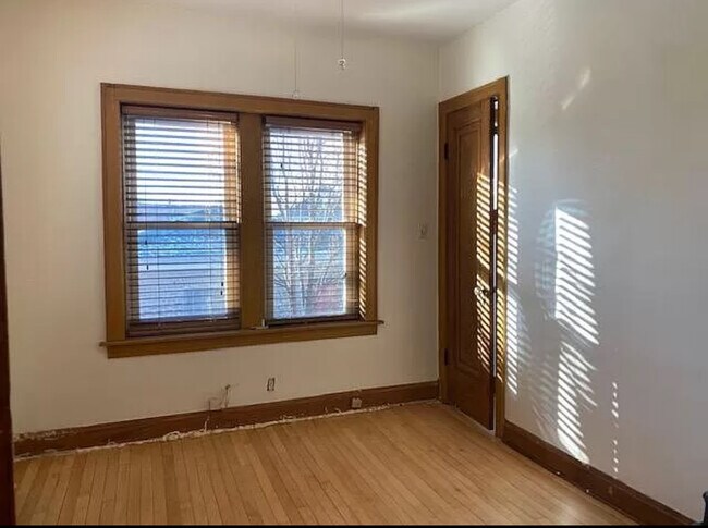 Building Photo - 1344 S 61st Ct