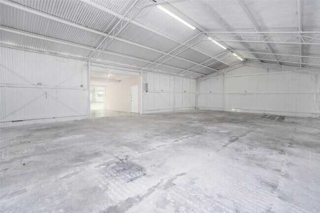 Building Photo - 16900 Wellborne Rd