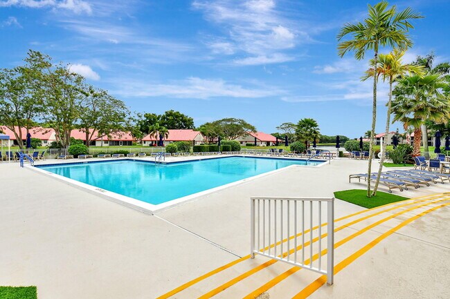 Building Photo - 7585 Lexington Club Blvd