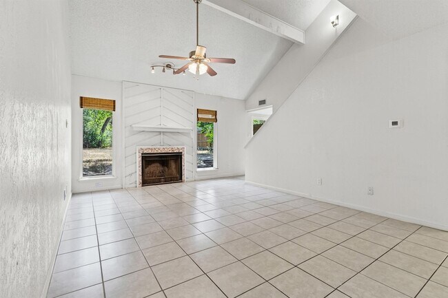 Building Photo - 8113 Baywood Dr