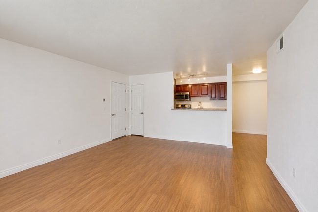 Building Photo - 2606 S Durango Dr