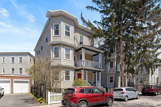 Building Photo - 17 Germania St