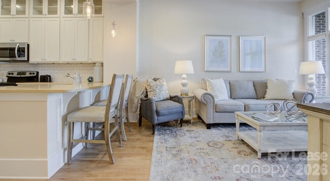 Building Photo - 16408 Holly Crest Ln