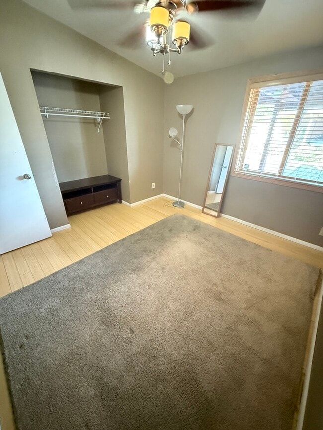 Building Photo - House For Rent