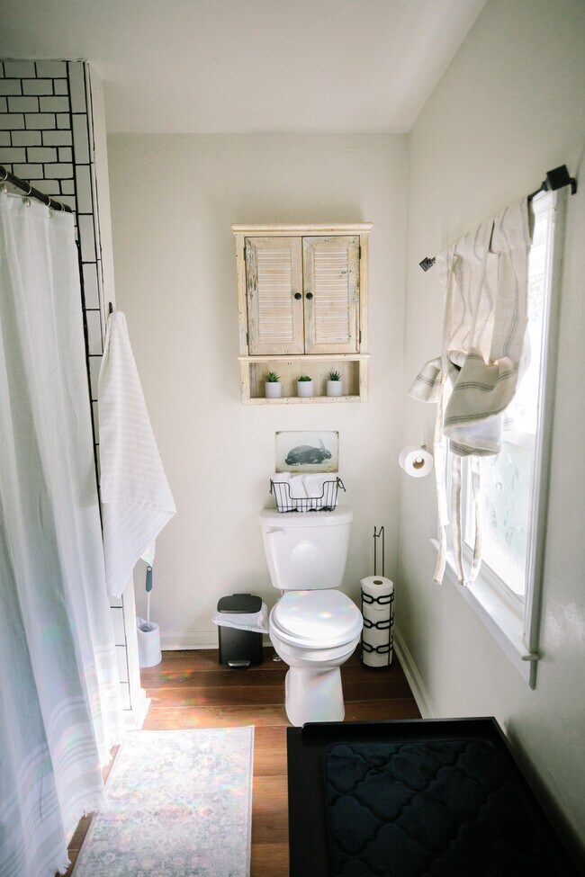 Building Photo - 1011 Forest Park Blvd NW