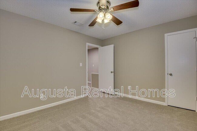 Building Photo - 138 Chalet North Boulevard - 138