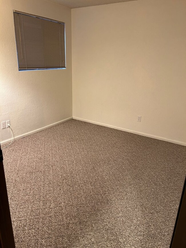 Building Photo - 2bd/1.5ba Tukwila Townhome