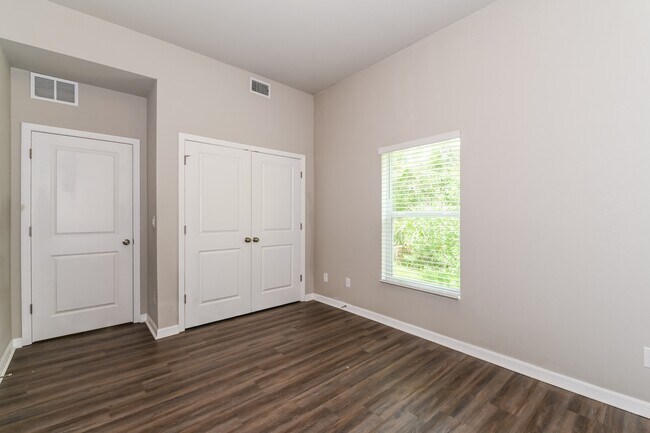 Building Photo - 1216 Eden Ave