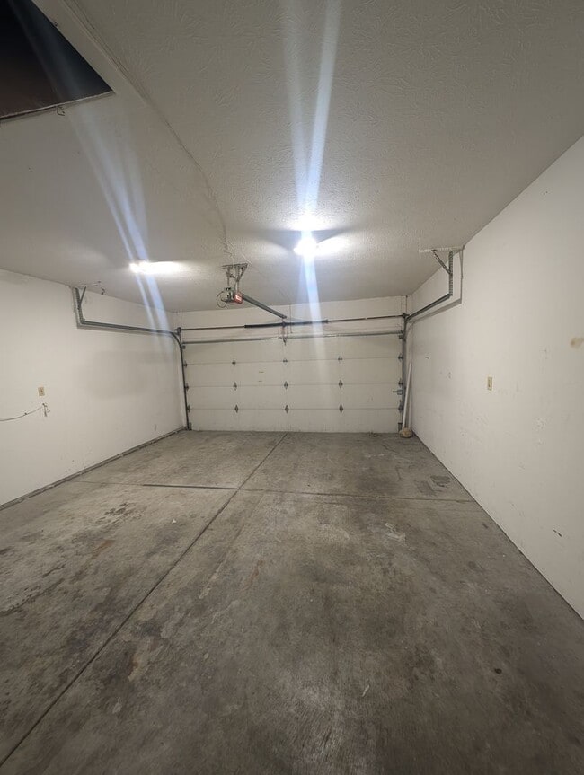 Building Photo - Quiet 2 bed 2 bath duplex home in Franklin!