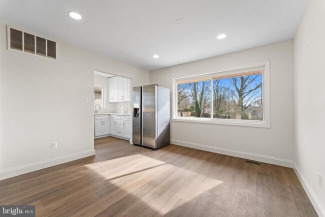 Building Photo - 7407 Kelvin Pl