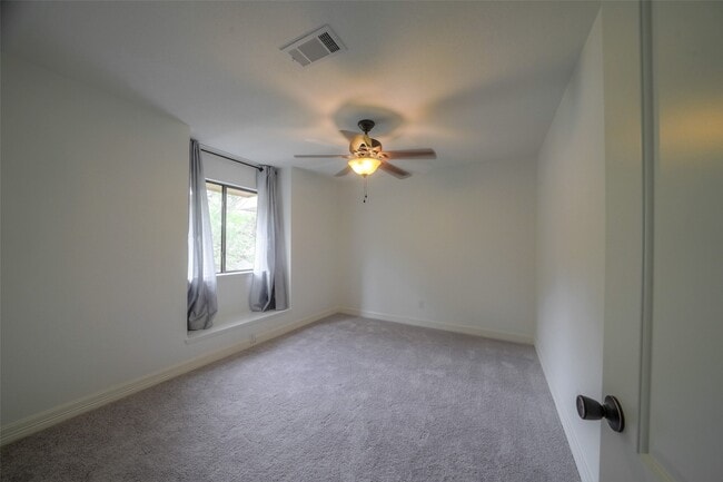 Building Photo - 2807 Elm Grove Ct