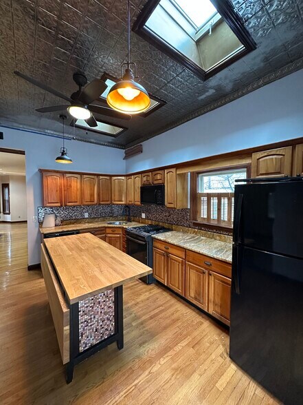 Building Photo - 18 Spring Garden St