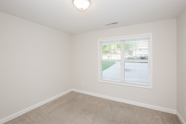 Building Photo - 28 Meadowview Ave SW