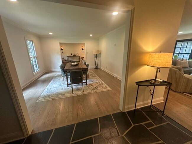 Building Photo - Fully Furnished House in West Hills – Knoxville, TN